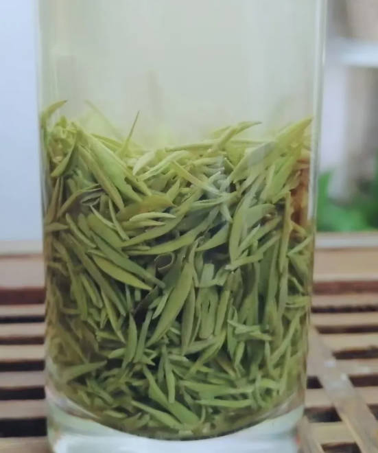 Transparent glass cup brewing Xinyang Mao Jian tea